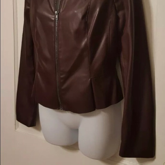 WORTHINGTON PLEATHER FAUX LEATHER PEPLUM JACKET BURGUNDY MSRP $80 Size 6 NWT - Picture 2 of 7